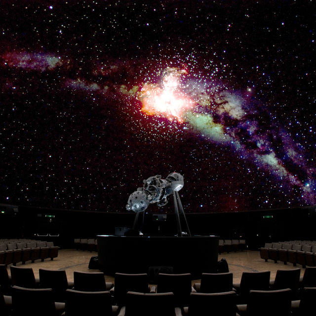 Leçon d'astronomie dans le Planetarium de Bruxelles
